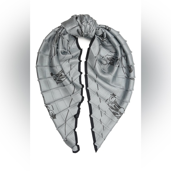 Giorgio Armani Black Label Silk Scarf Gray/Silver Pleated 29x29